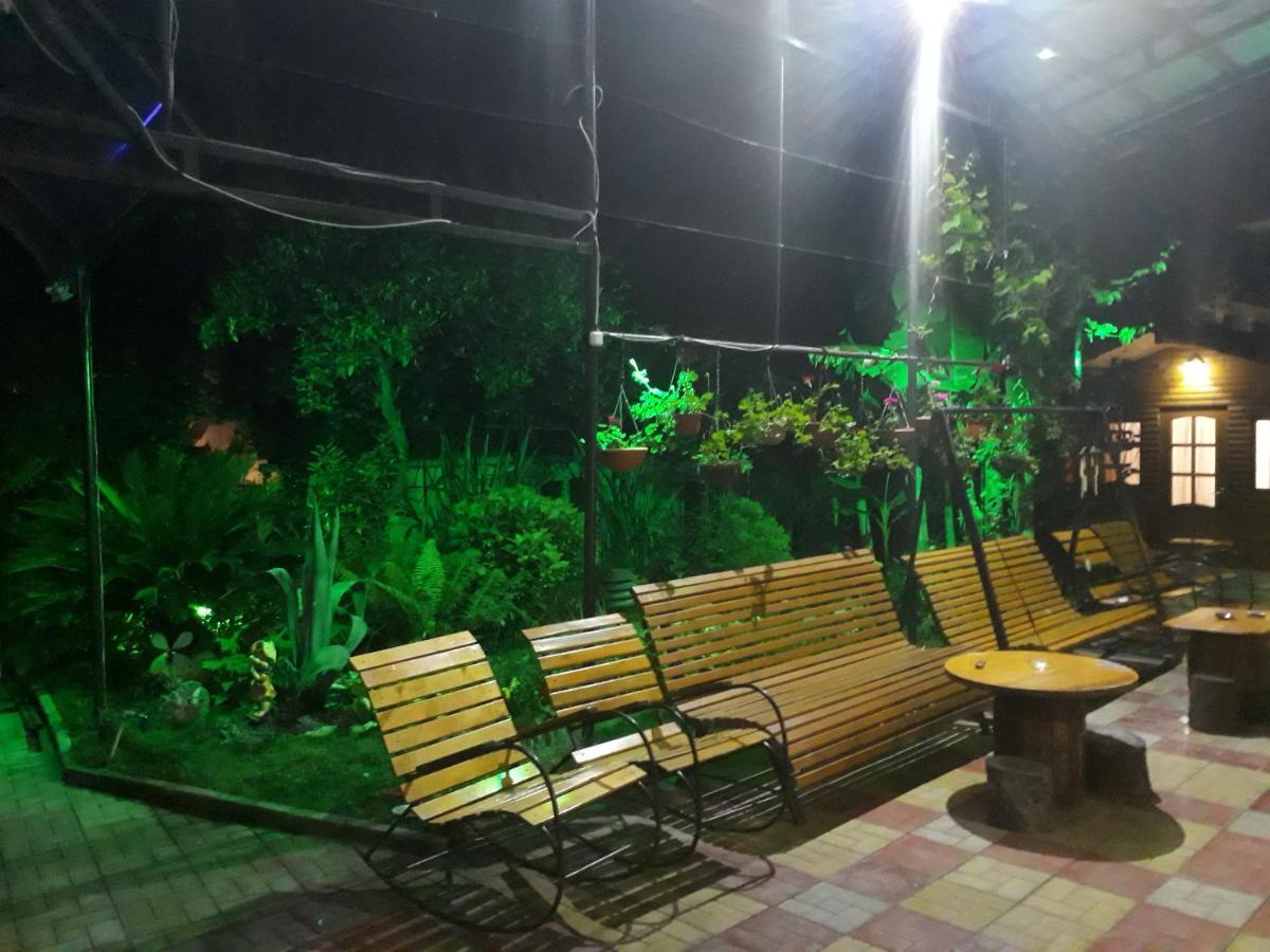 Гостевой Дом У Левы Hotel Gagra Kültér fotó