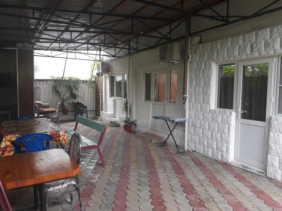 Гостевой Дом У Левы Hotel Gagra Kültér fotó