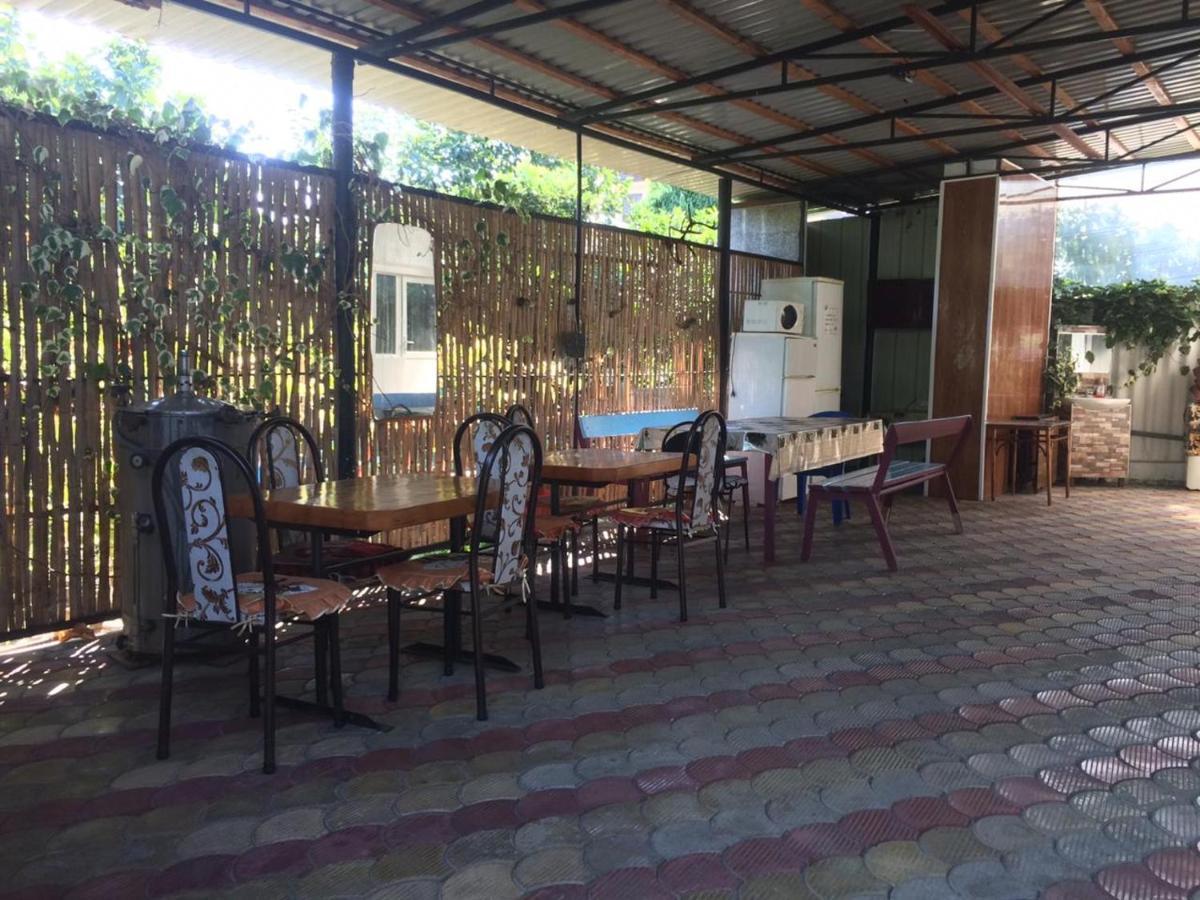 Гостевой Дом У Левы Hotel Gagra Kültér fotó