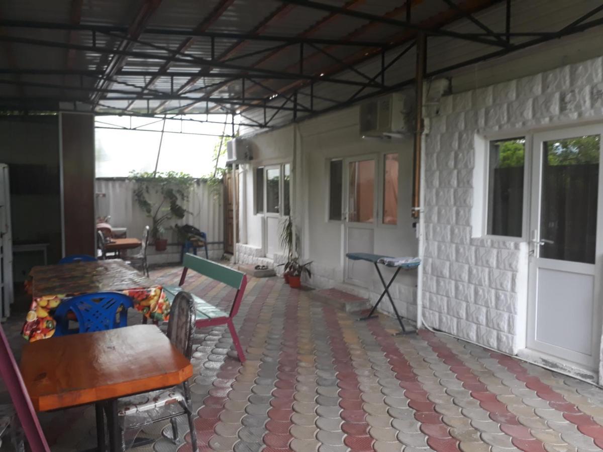 Гостевой Дом У Левы Hotel Gagra Kültér fotó