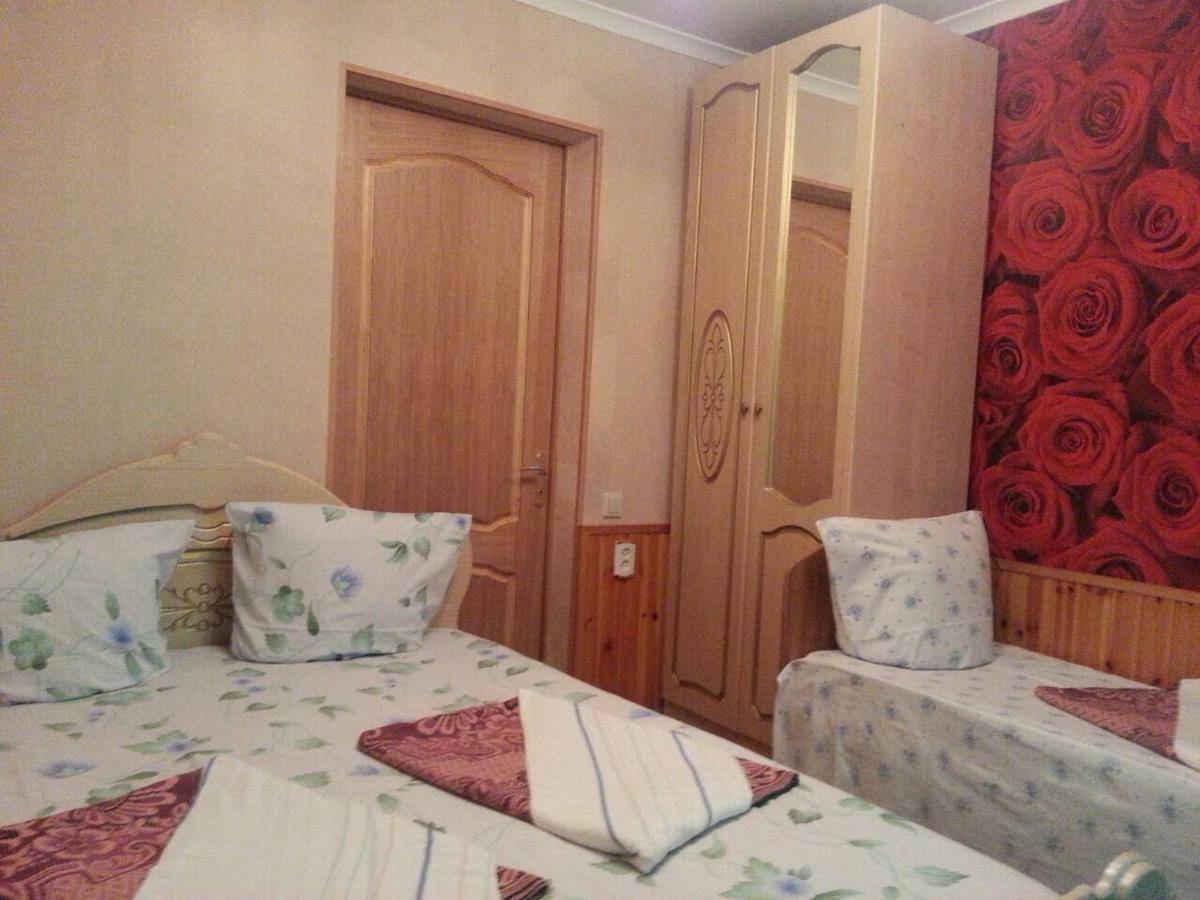 Гостевой Дом У Левы Hotel Gagra Kültér fotó