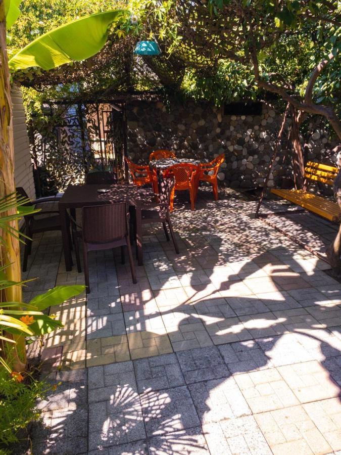 Гостевой Дом У Левы Hotel Gagra Kültér fotó