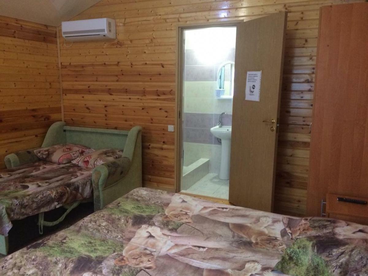 Гостевой Дом У Левы Hotel Gagra Kültér fotó