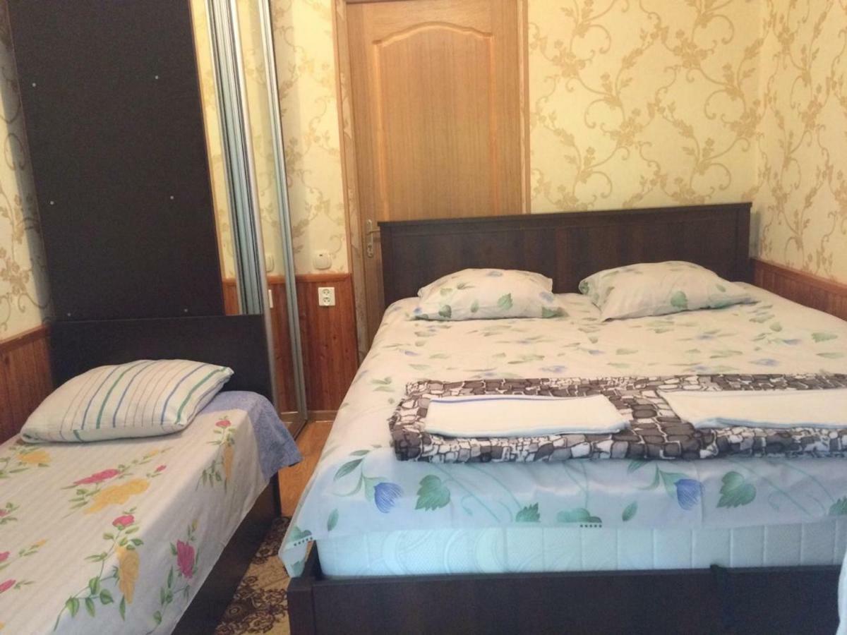 Гостевой Дом У Левы Hotel Gagra Kültér fotó